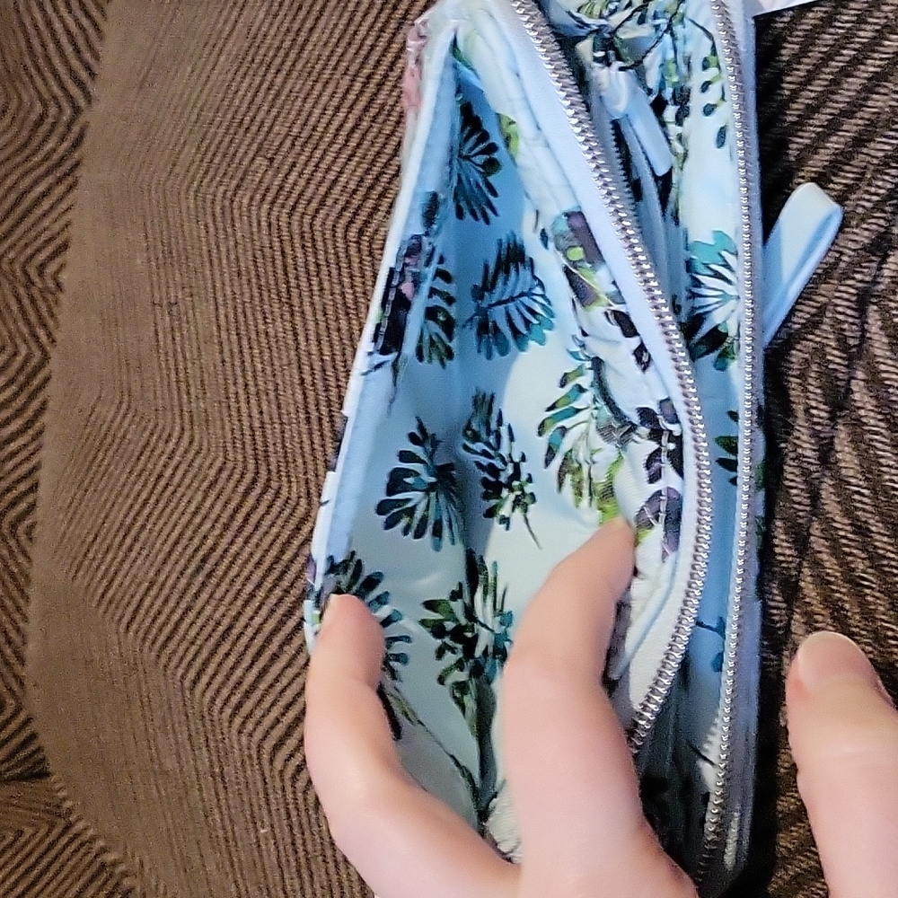Vera Bradley RFID Accordian Wrislet - Picture 4 of 5